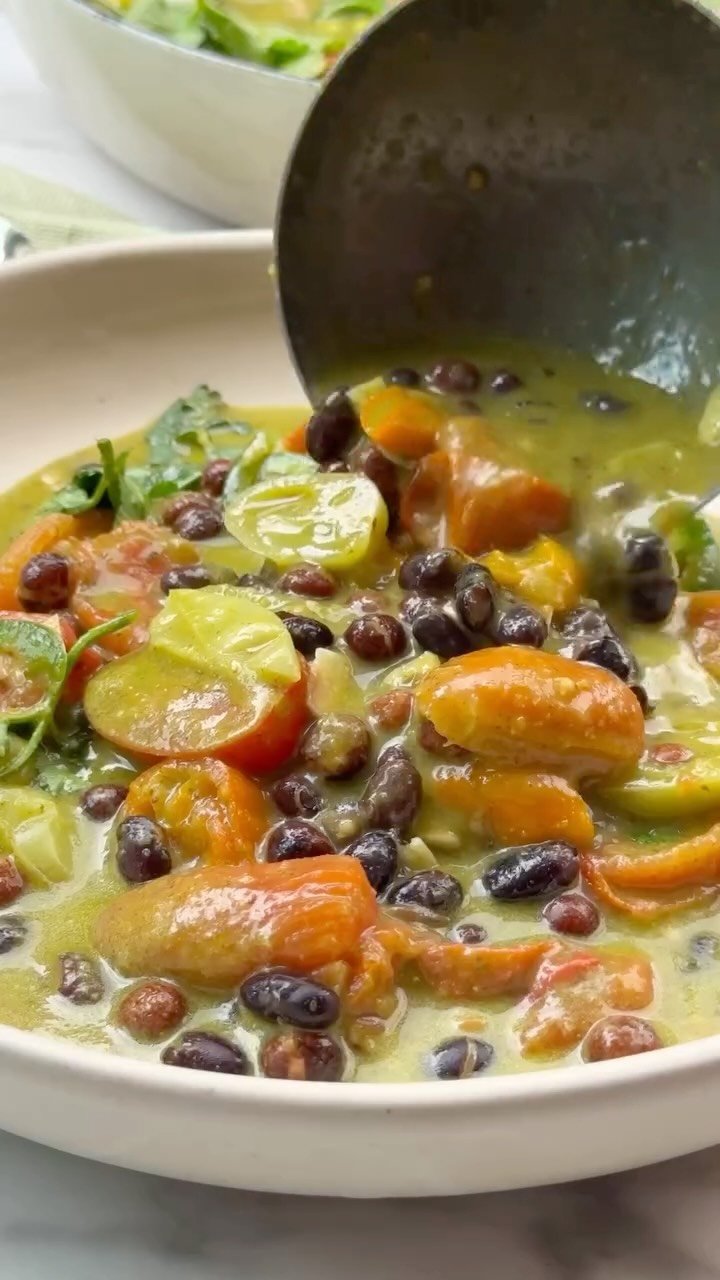 deliciouslyella 게시물 이미지: Spicy Jalapeño, Tomato & Coriander Broth...