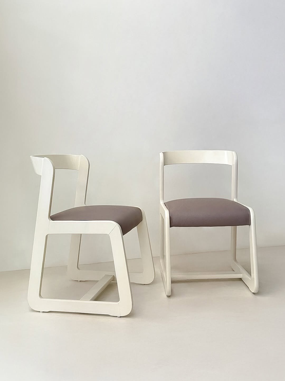 Photo by Della Bottega on September 04, 2025. May be an image of armchair and chair.