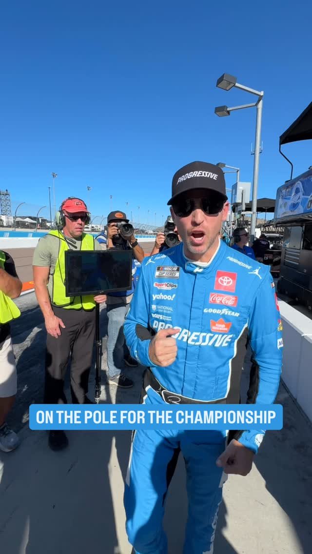 dennyhamlin 게시물 이미지: LFG!!! On the pole at Phoenix!!!
#teamtoyota