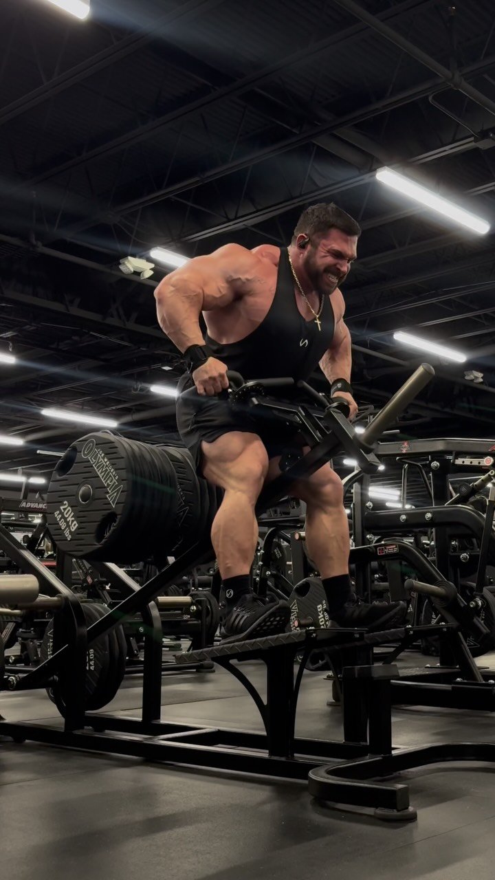 dereklunsford_ 게시물 이미지: Unrelenting BACK Day.
12 plates —> 8 plates...