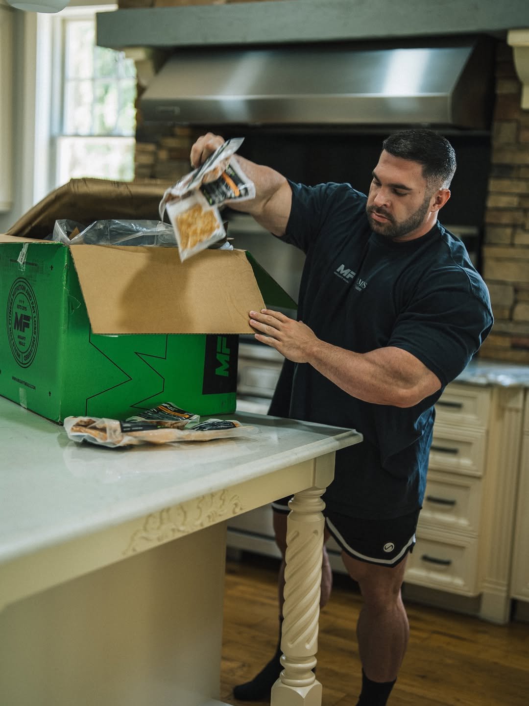 dereklunsford_ 게시물 이미지: Unboxing this week’s meal prep📦🍽️

💪...