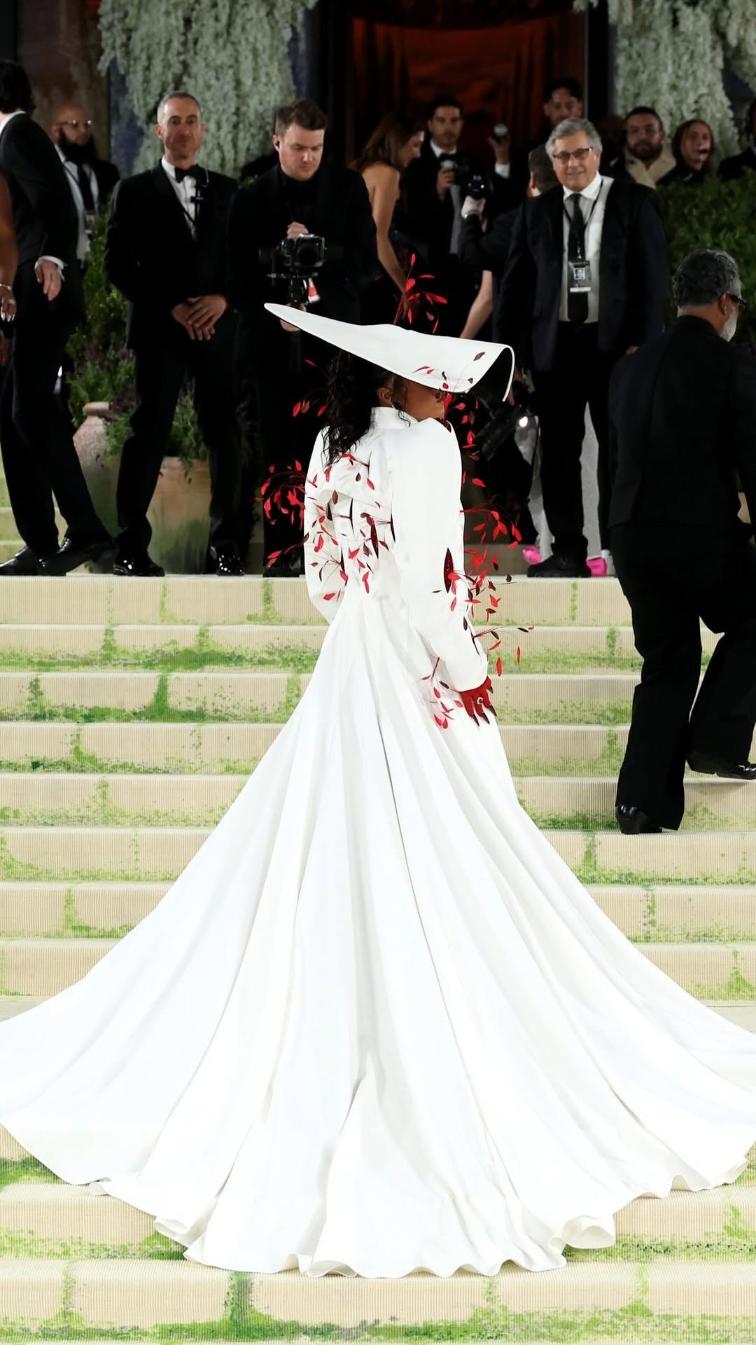 design 게시물 이미지: 💃 “Fashion is always art,” says designer...