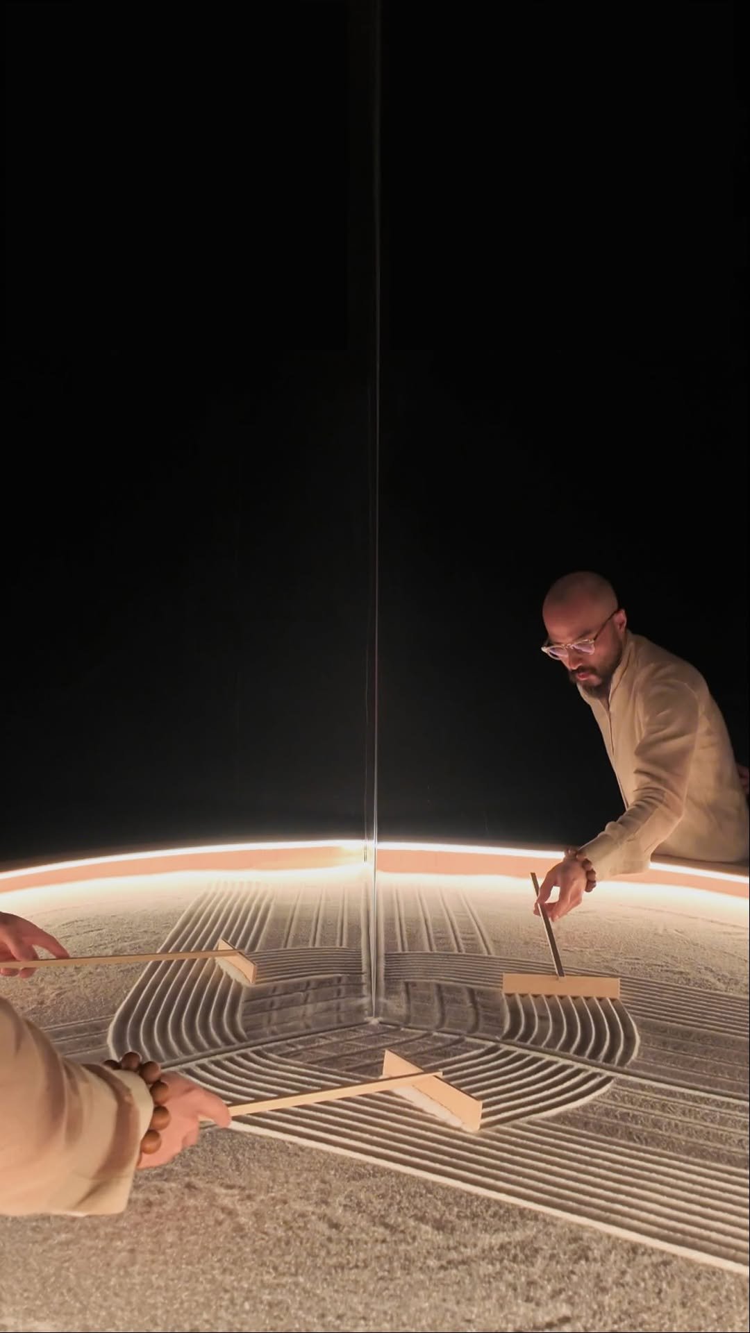 design 게시물 이미지: One gesture, repeated with care — that’s where...