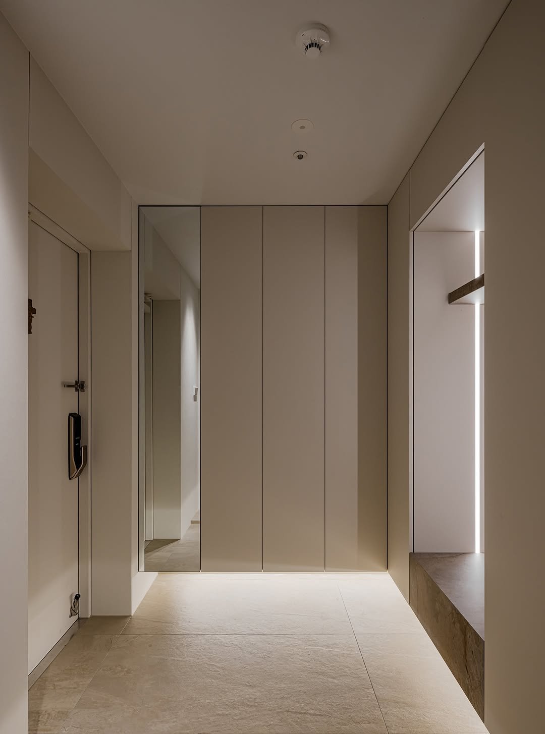 design_jinjak 게시물 이미지: _
단정한 밀도의 현관.

Place : #도곡렉슬아파트
Area : #43평...