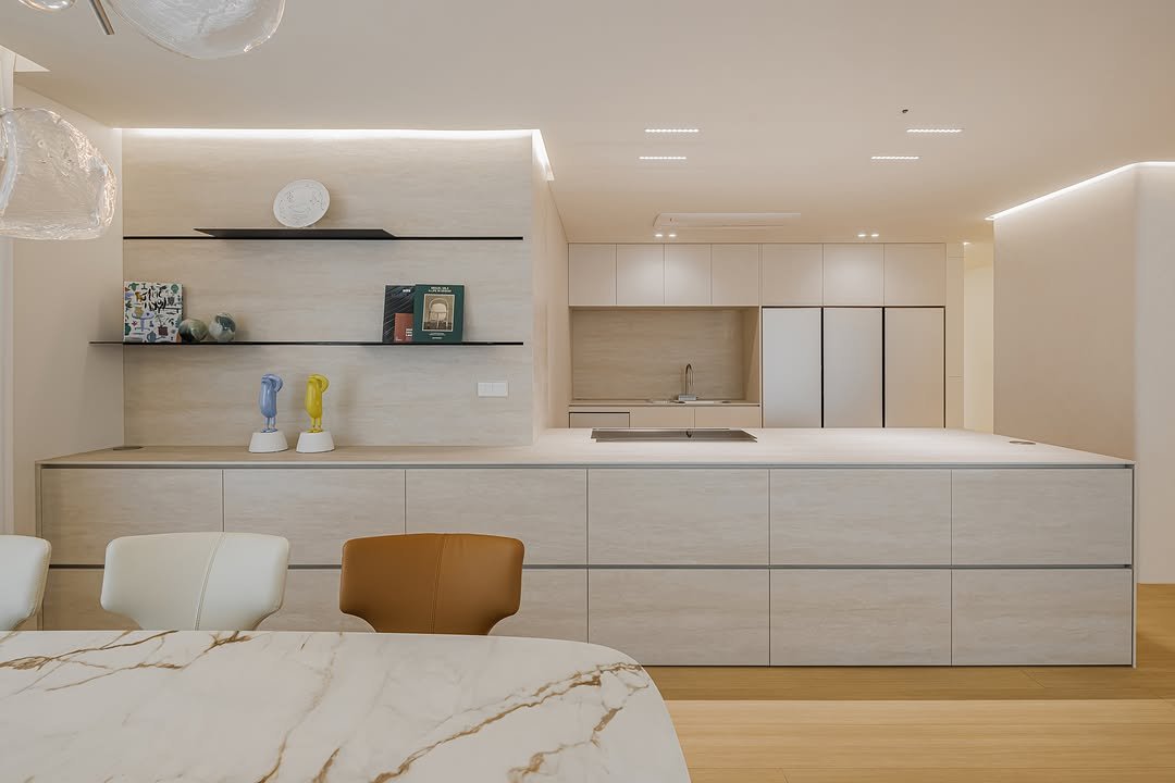 design_jinjak 게시물 이미지: _
소재의 질감과 비례.

#강남인테리어#청담동인테리어

Place :...