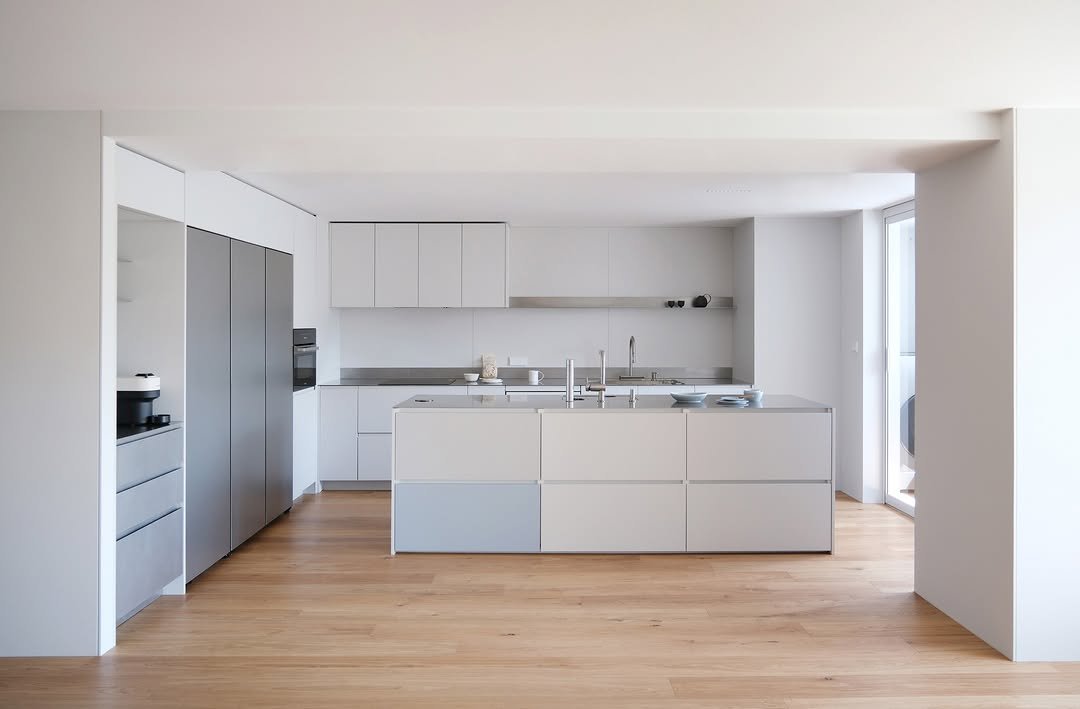 Photo by (주)디자인진작  DESIGN JINJAK in 도곡 렉슬아파트 with @museumofmodernkitchen. May be an image of kitchen island, lighting, countertop, indoors, sliding door, kitchen and text.