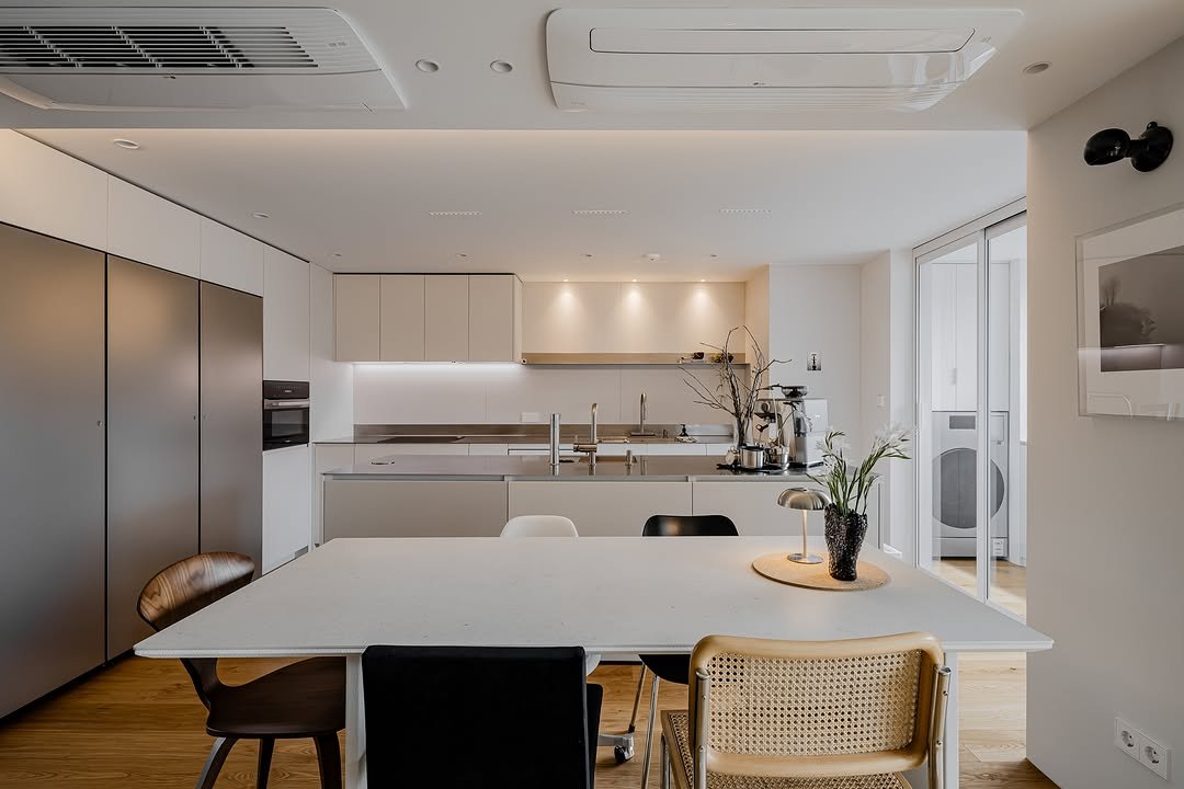 design_jinjak 게시물 이미지: _
드라마틱한 변화보다 ‘정리’에 집중.

#강남인테리어#아파트인테리어

Place...