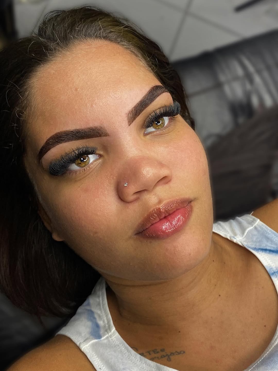 Photo by ARIANA RIBEIRO |🇧🇷 on April 25, 2026. May be an image of one or more people, eyeliner and text.