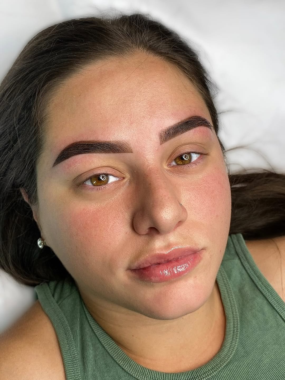 Photo by ARIANA RIBEIRO |🇧🇷 on January 17, 2026. May be an image of one or more people, eyeliner, makeup and text.