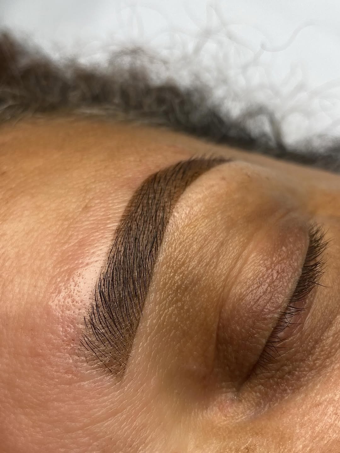 Photo by ARIANA RIBEIRO |🇧🇷 on December 06, 2025. May be a closeup of one or more people, eyeliner and makeup.