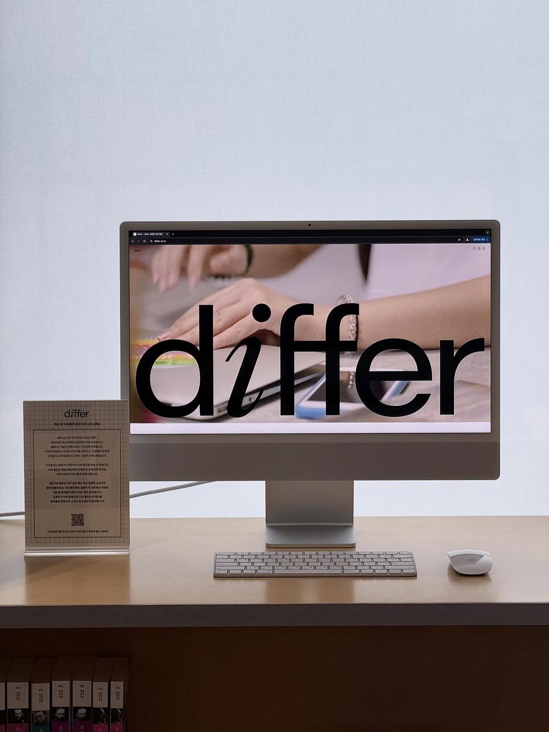 Photo by 데스커 라운지 홍대 아카이브 (~2025.09) on September 13, 2025. May be a graphic of screen, tablet, office and text.