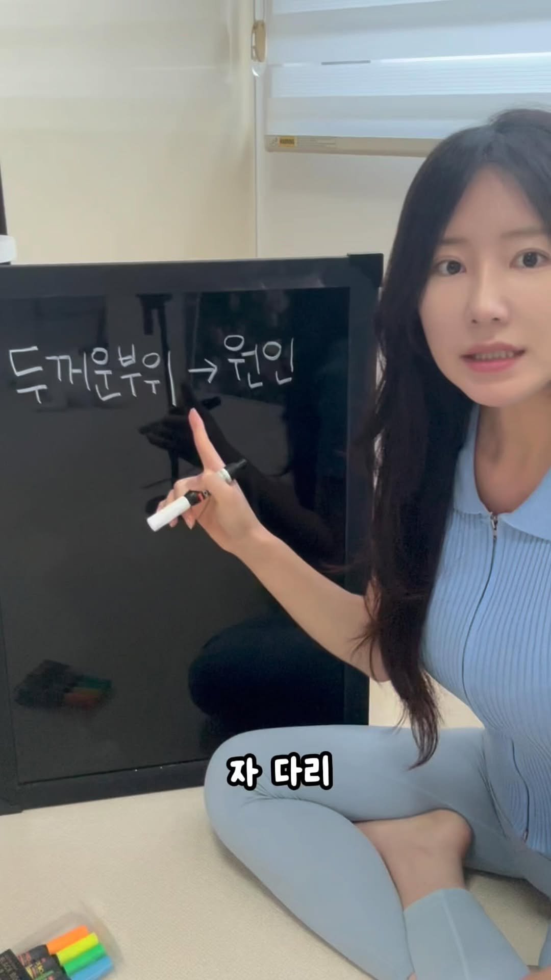 dewlike_this 게시물 이미지: 다리 모양을 보면
당신의 다리가 두꺼운 원인을 알수 있어요 💬
1.종아리가...