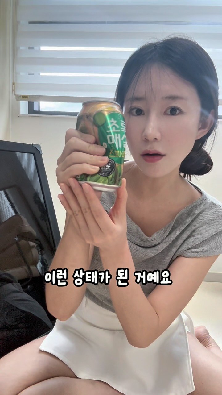 dewlike_this 게시물 이미지: 혹시 배에 빨간
가로선 있는분 ?👀
( 앉아있으면 생김 )
이선은 우리몸이...