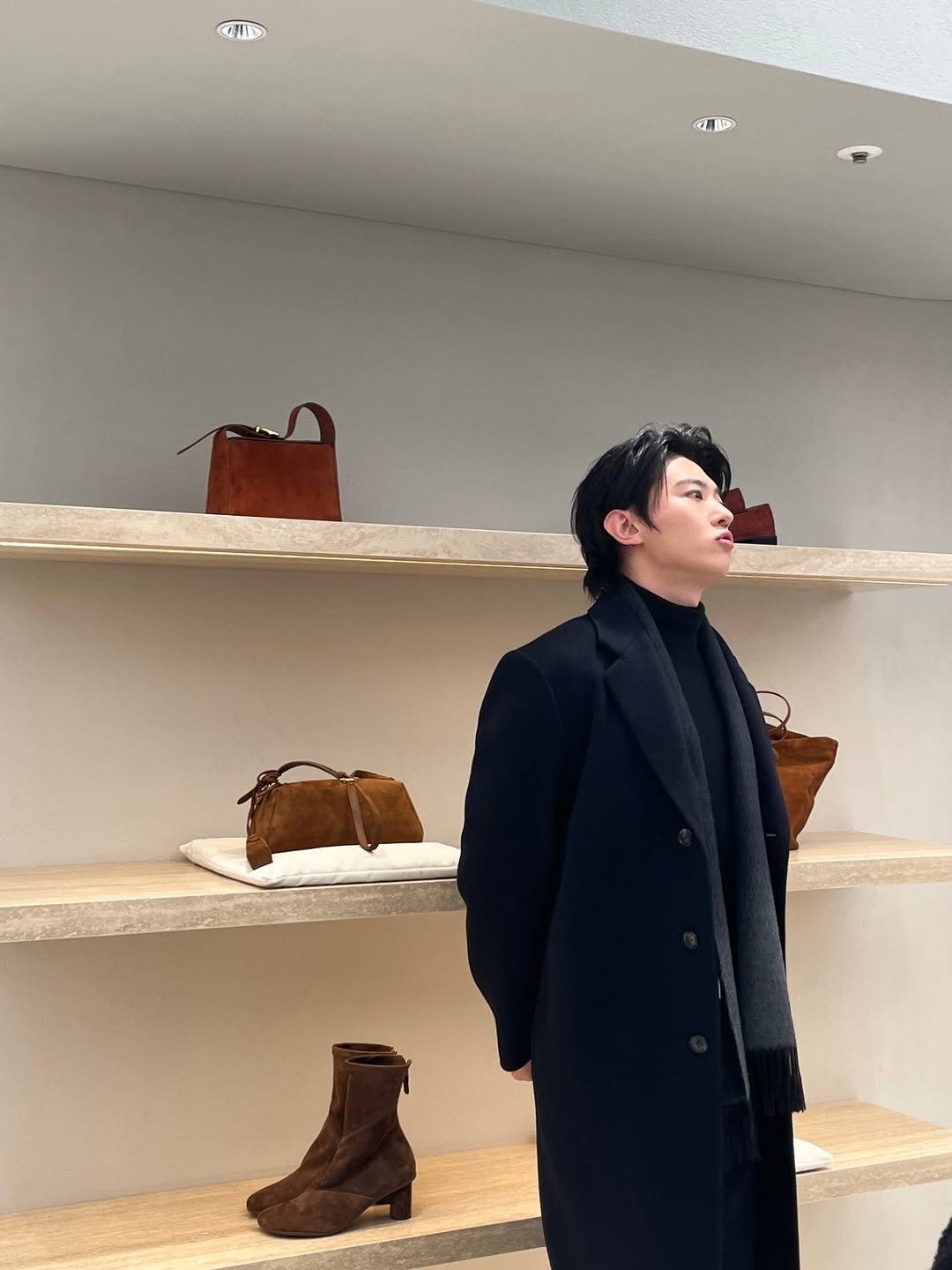 Photo by DEX / 김진영 on November 05, 2025. May be an image of duffle coat, overcoat, turtleneck and text.