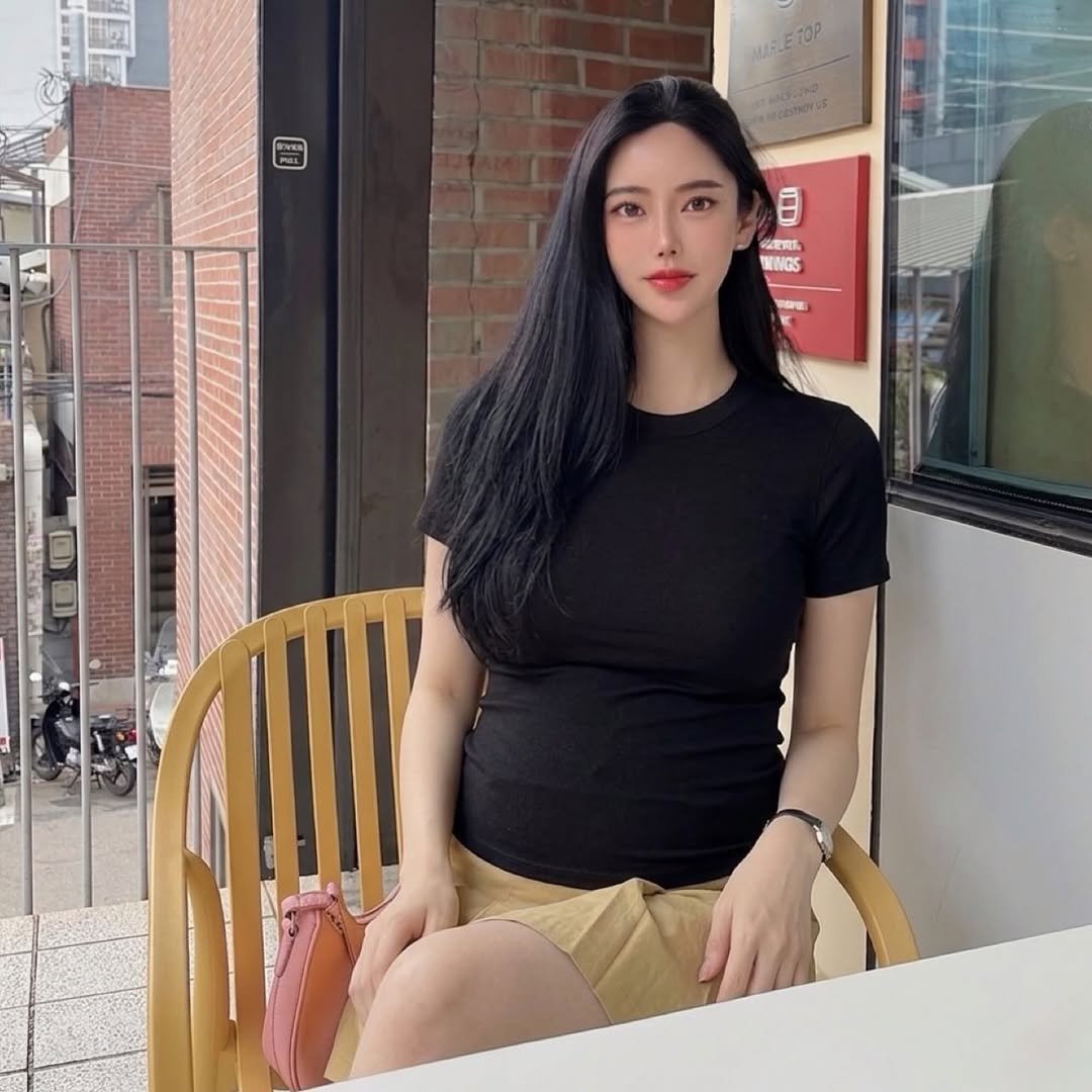 dgeneva___ 게시물 이미지: #임산부 근황 🤰🏻

평소처럼 1만 5천보씩 걷고, 요가+필테 신나게...