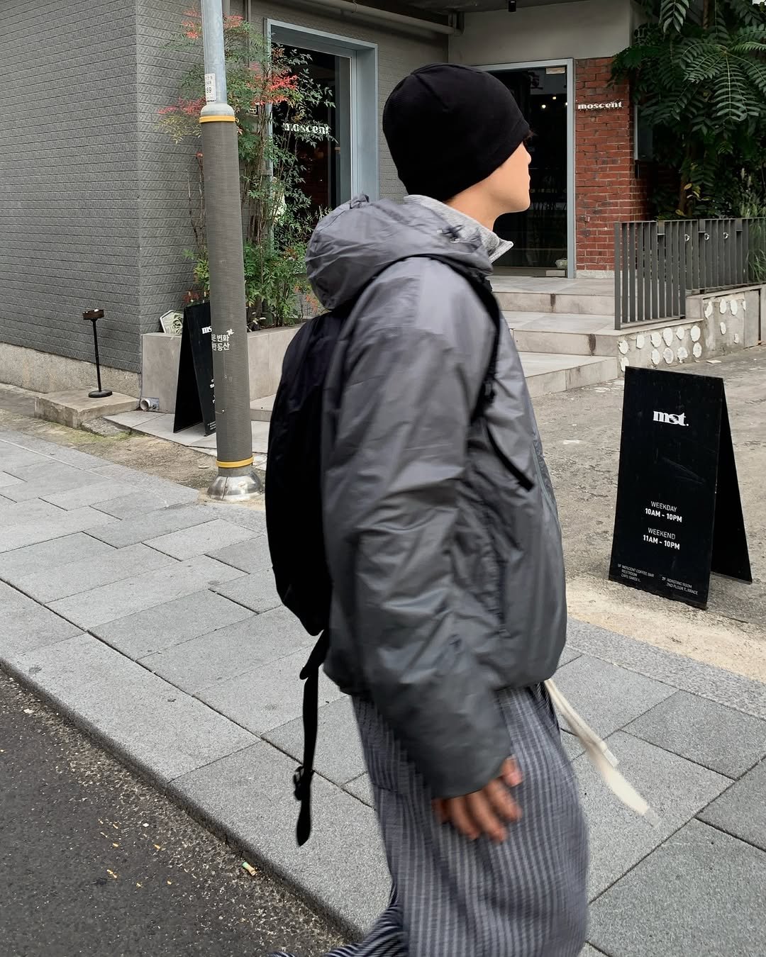 Photo by 도형, 디멘트 DMENT on November 02, 2025. May be an image of duffle coat, parka, beret, face mask, street and text.