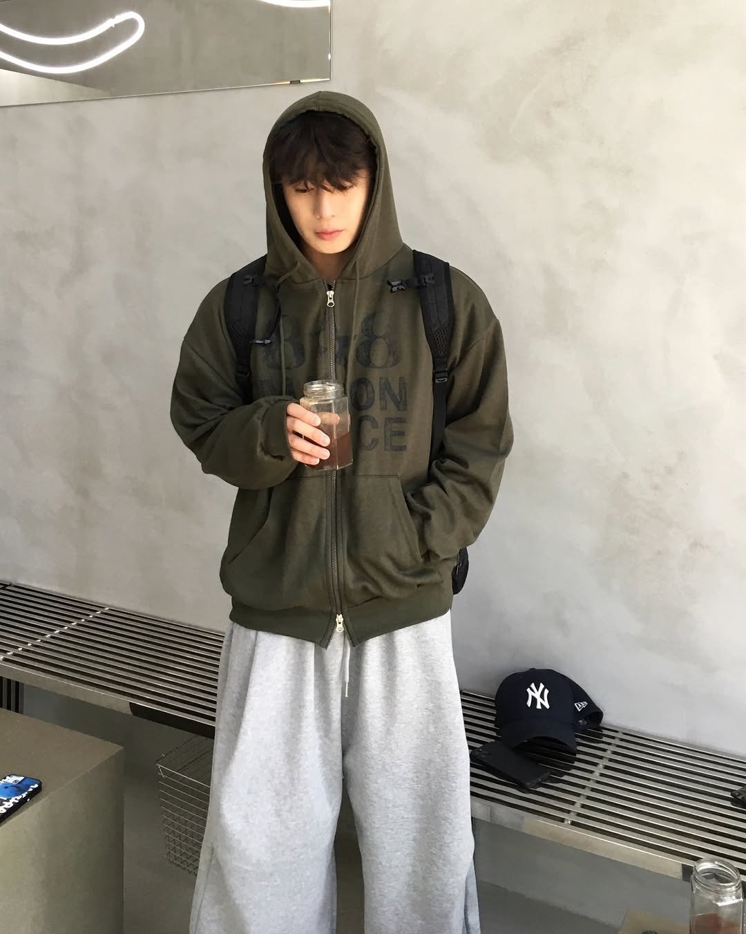 Photo by 도형, 디멘트 DMENT on September 25, 2025. May be an image of 1 person, hat, duffle coat, sweatpants, parka, sportswear, cornflower and text.