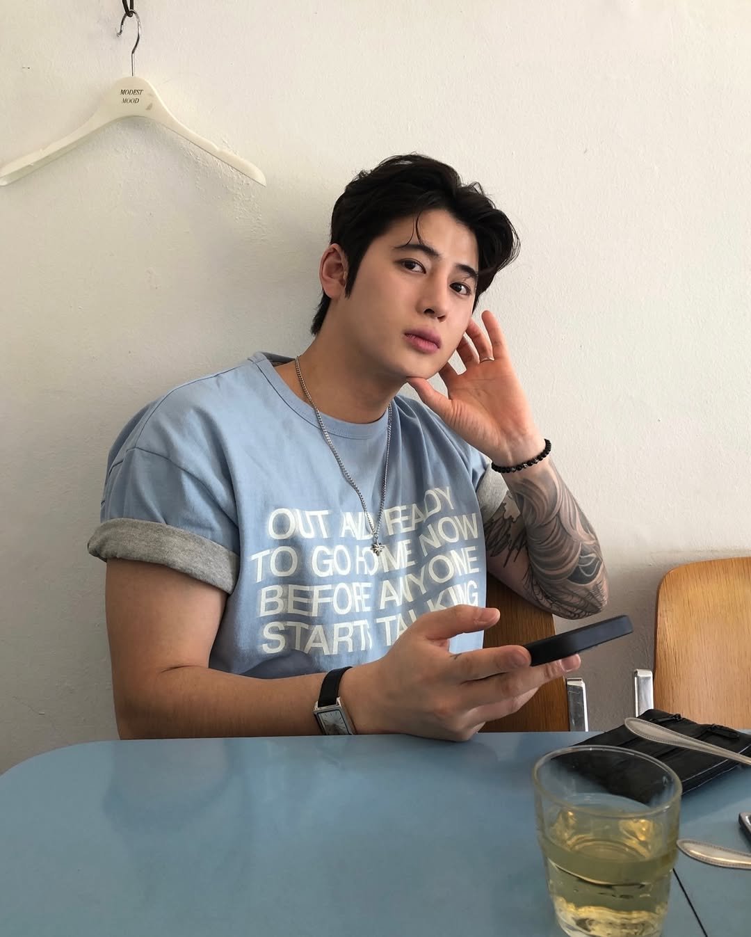 Photo by 도형, 디멘트 DMENT on April 23, 2026. May be an image of one or more people, hair, phone, top, cornflower and text that says 'APAKTT Nco OUT OUTALEADY ALV ALVFEADY NOW to BEFORE GOHDME AYONE KING START BEFOREAYOE TA'.