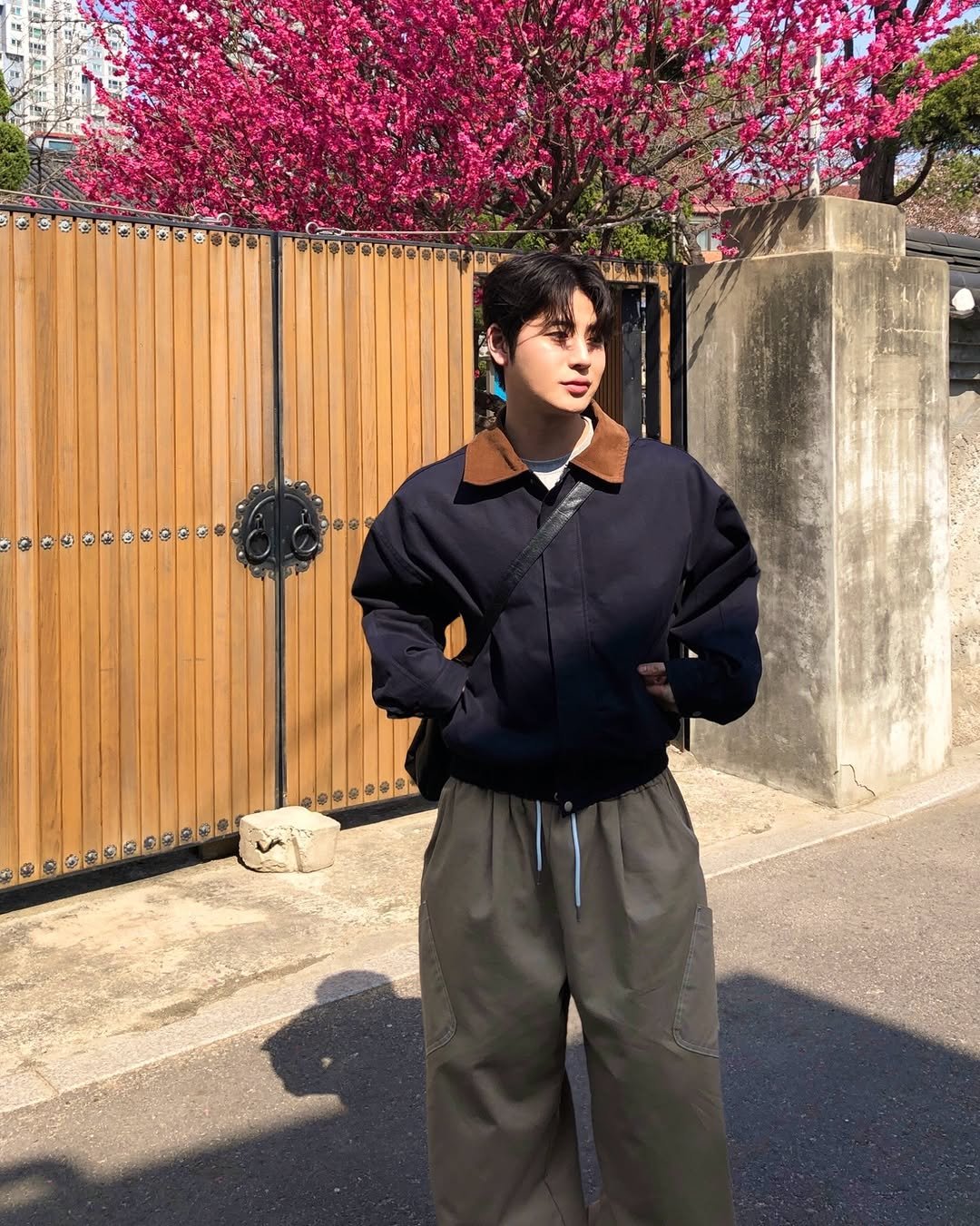 Photo by 도형, 디멘트 DMENT on April 01, 2026. May be an image of duffle coat, overcoat, jacket, parka and text.