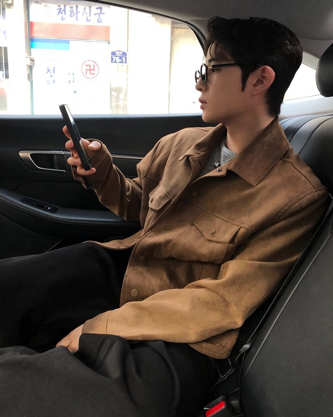 Photo by 도형, 디멘트 DMENT on April 07, 2026. May be an image of overcoat, duffle coat, car and text.