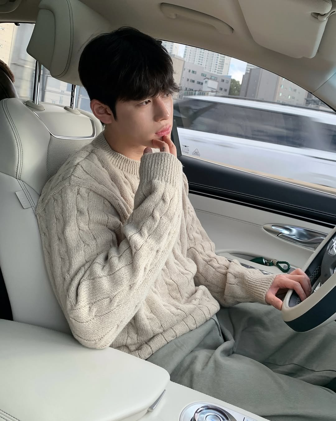 Photo by 도형, 디멘트 DMENT on October 30, 2025. May be an image of one or more people, hair, car, turtleneck and text.