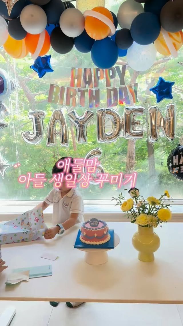 diana_park0116 게시물 이미지: 우리 아들 5번째 생일🎂❤️
좋아하는 우주 컨셉으로 꾸며주고, 거실 가구 다...