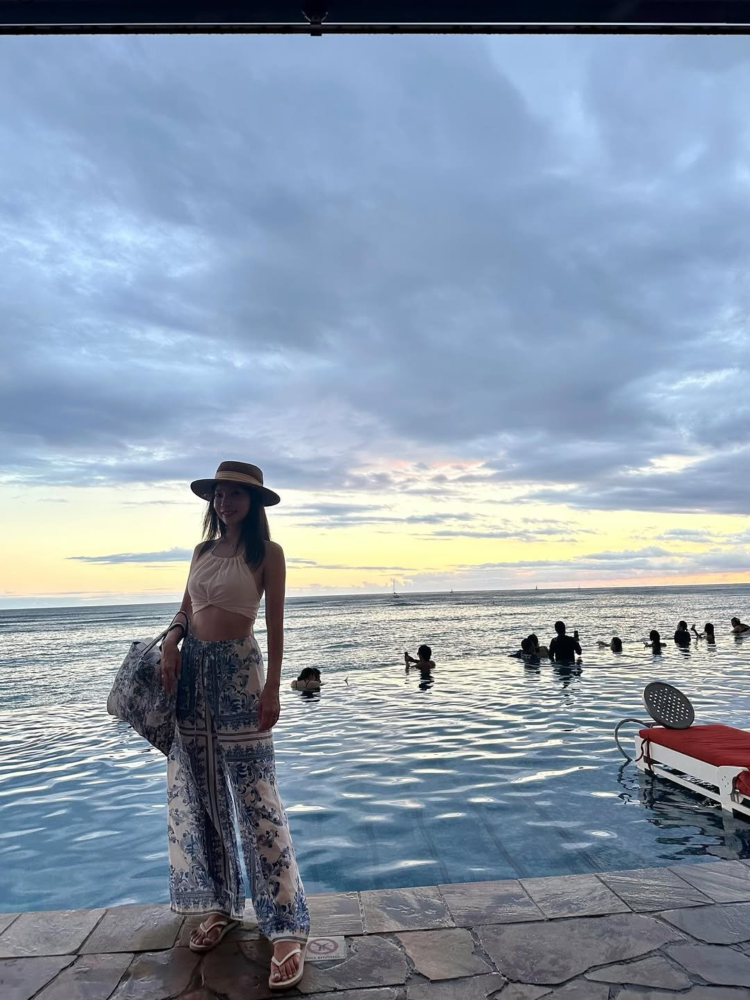 Photo by 다이애나 on July 29, 2025. May be an image of 7 people, sarong, ocean, horizon and text.