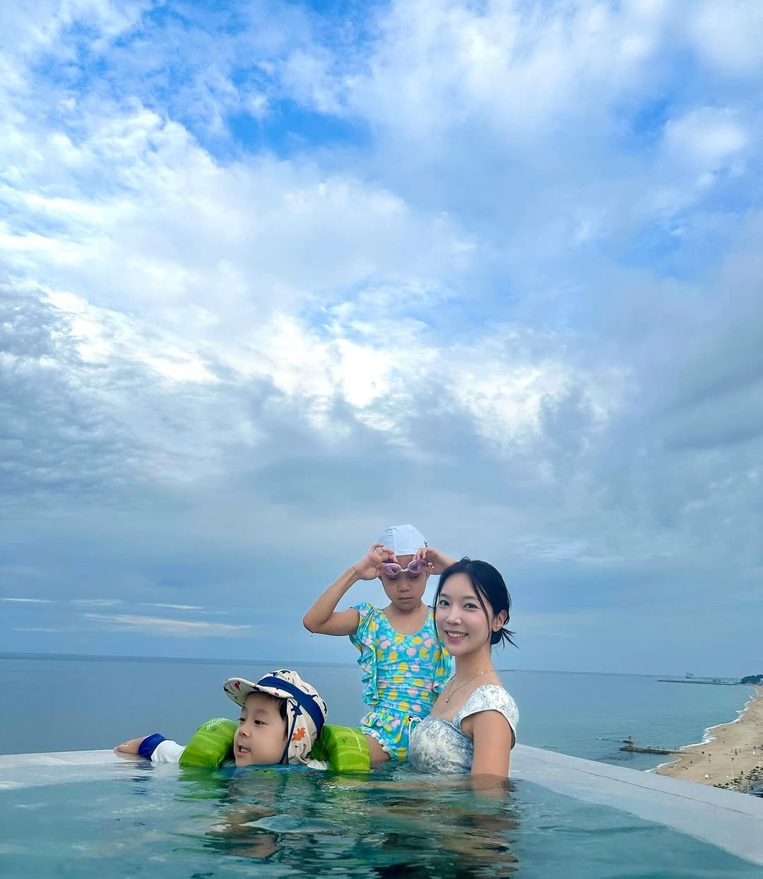 Photo by 다이애나 on October 03, 2025. May be an image of 3 people, people swimming, pool and text.