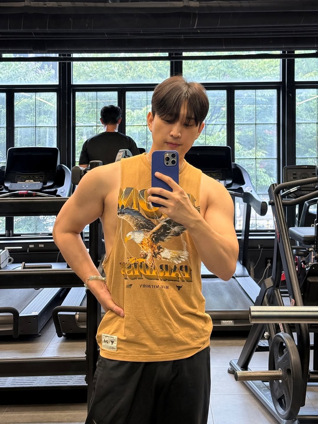 Photo by 운주디 | 정영훈 on September 19, 2025. May be an image of 1 person, biceps, body building, tanktop and text.