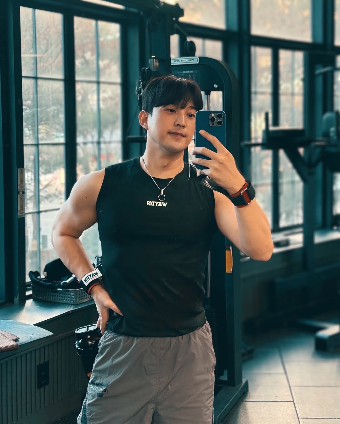 Photo shared by 운주디 | 정영훈 on December 30, 2025 tagging @waydn_official. May be an image of one or more people, biceps, people bodybuilding, activewear, sweatpants and text.