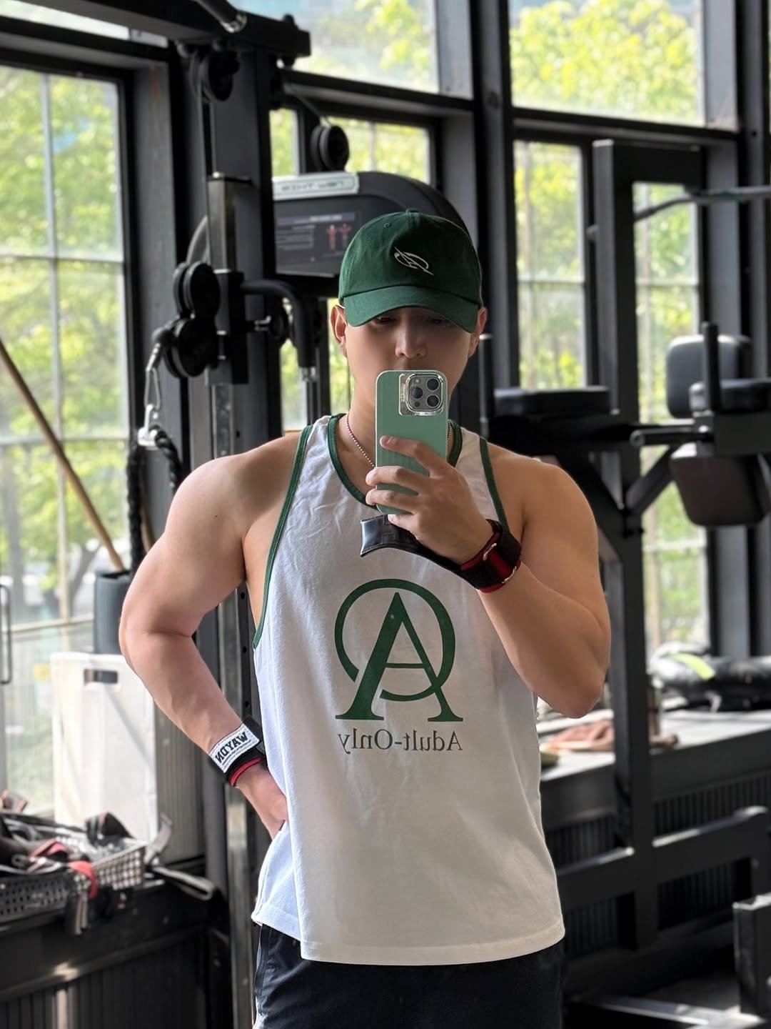 Photo by 운주디 | 정영훈 on April 19, 2026. May be an image of one or more people, biceps, people bodybuilding, activewear, tanktop, sportswear and text that says 'KUYAW ατ.Ν A -'.