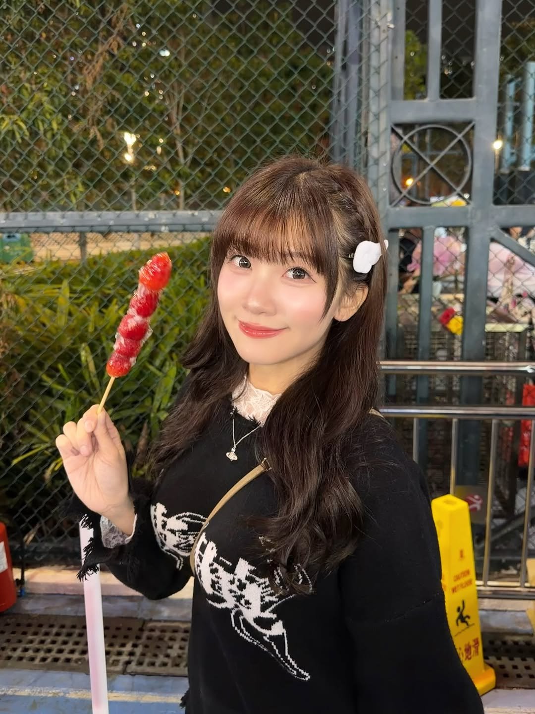 Photo by 💛中信兄弟啦啦隊🐘冼迪琦💛在台港人♡ on February 16, 2026. May be an image of one or more people, hair, skewer, lollipop and text.