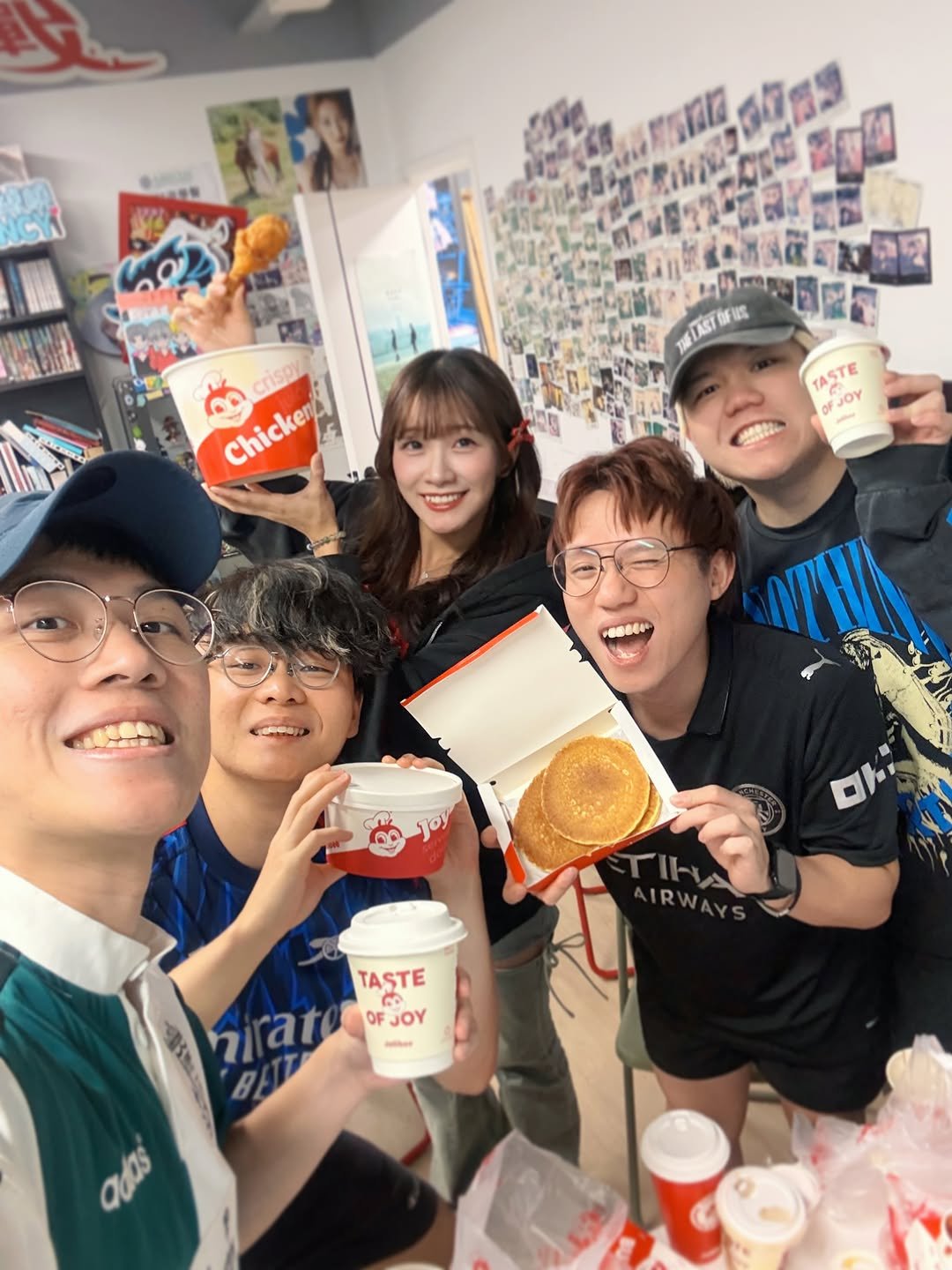diccc0213 게시물 이미지: 難忘回憶+1！🥳
尋晚同 JFFT 開 Live 睇波
專登帶埋Jollibee...