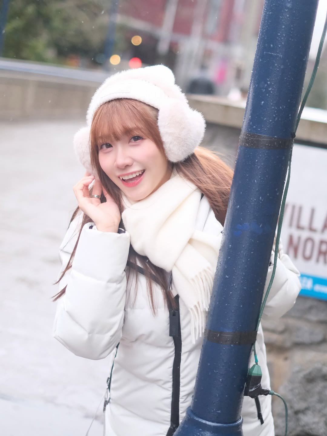 Photo by 💛中信兄弟啦啦隊🐘冼迪琦💛在台港人♡ on December 28, 2025. May be an image of duffle coat, scarf, goosedown coat, hat, parka, outdoors and text.