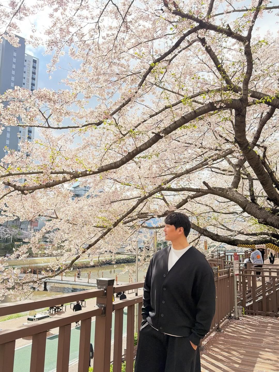 dicha__yun 게시물 이미지: 너무 잘할려고 했고 잘보여줘야 되고 남을 의식하면서 살아왔다 이제서야 알았다 ....