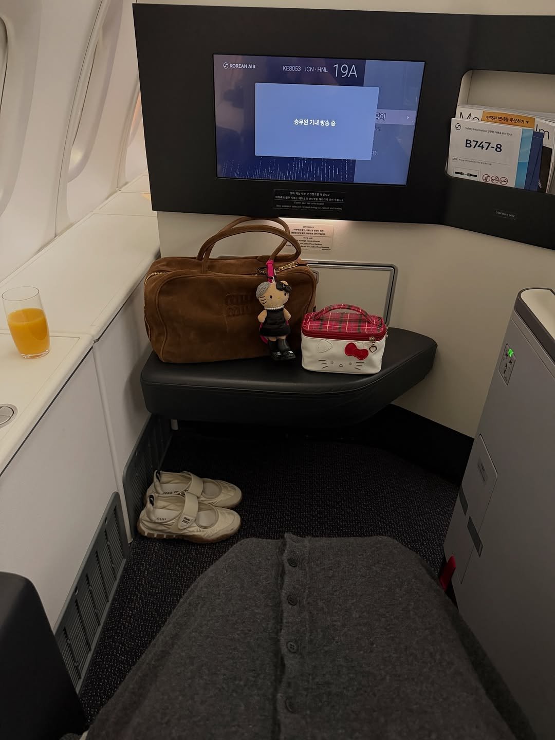 Photo by 디오아르 권유주 on December 24, 2025. May be an image of airplane and text.