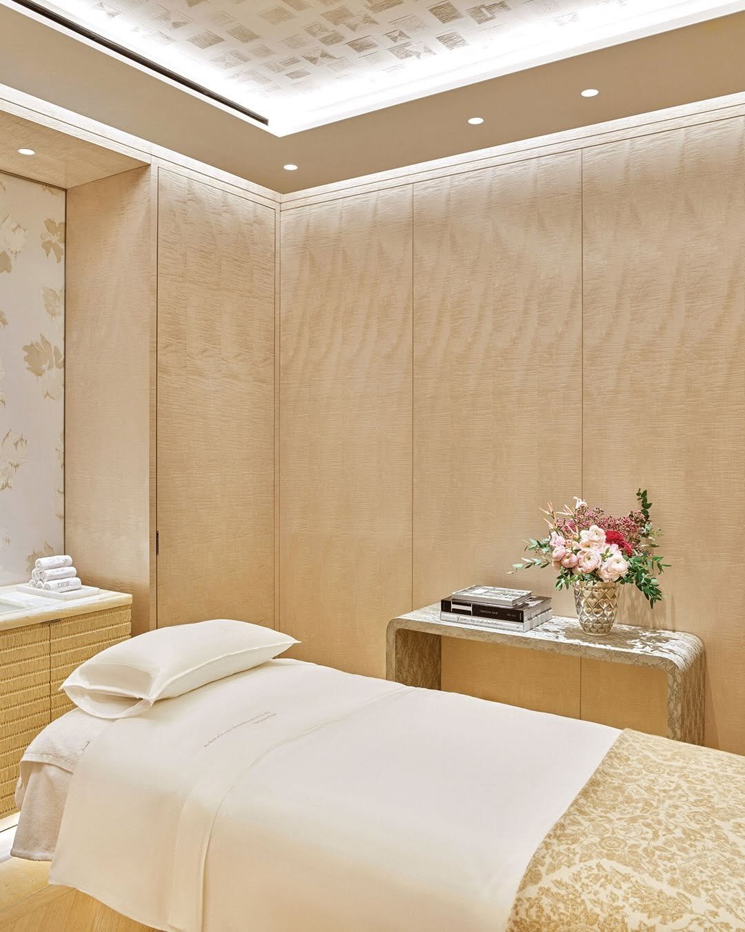 diorbeauty 게시물 이미지: A destination dedicated to beauty, wellbeing,...