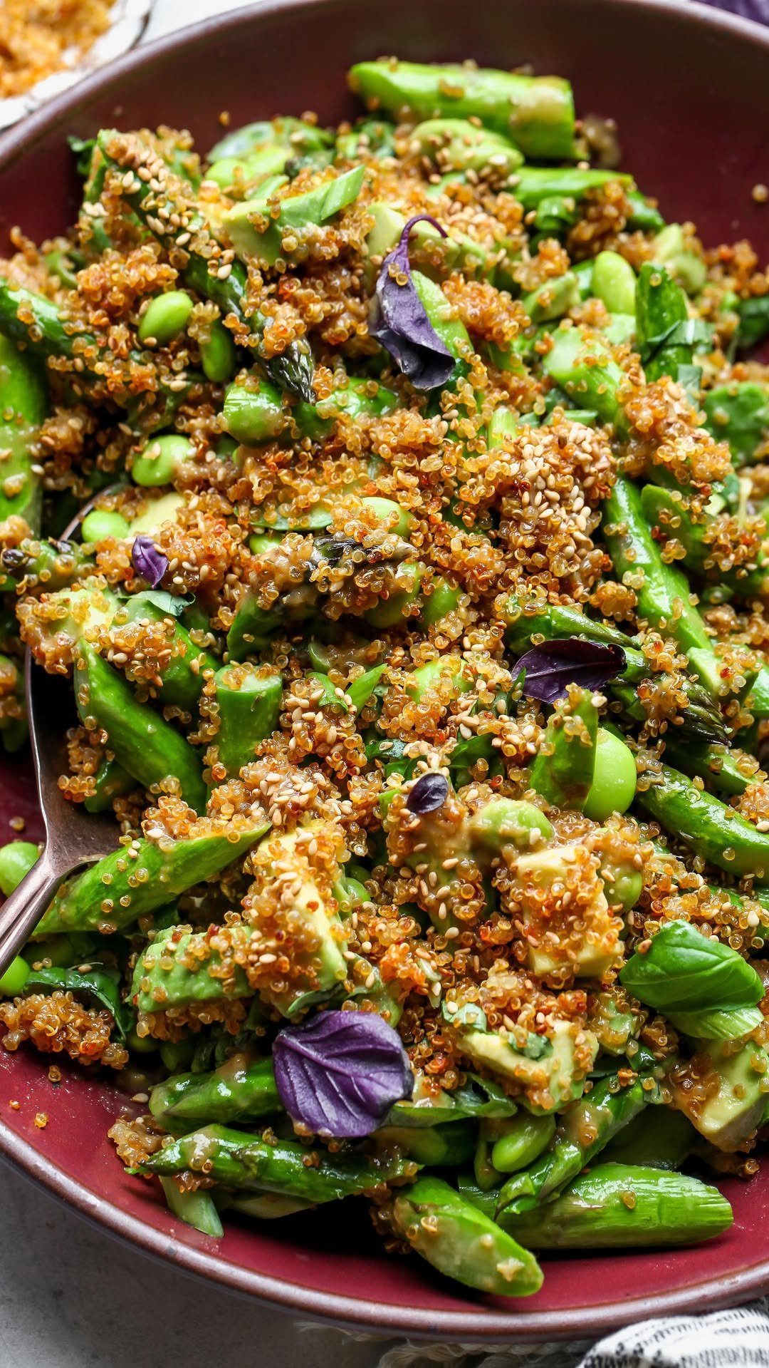 dishingouthealth 게시물 이미지: Crispy Roasted Quinoa and Asparagus Salad with...
