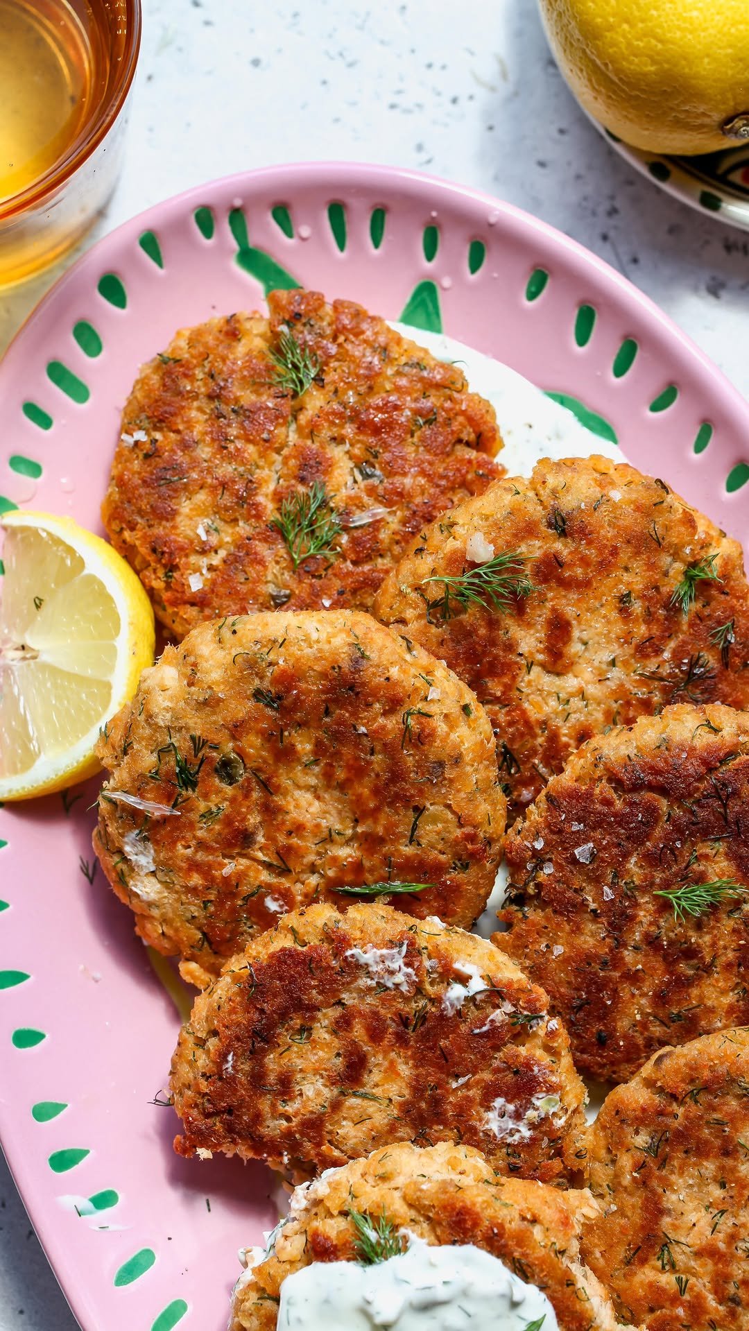 dishingouthealth 게시물 이미지: Crispy Salmon Patties with Lemony Tartar. SO...