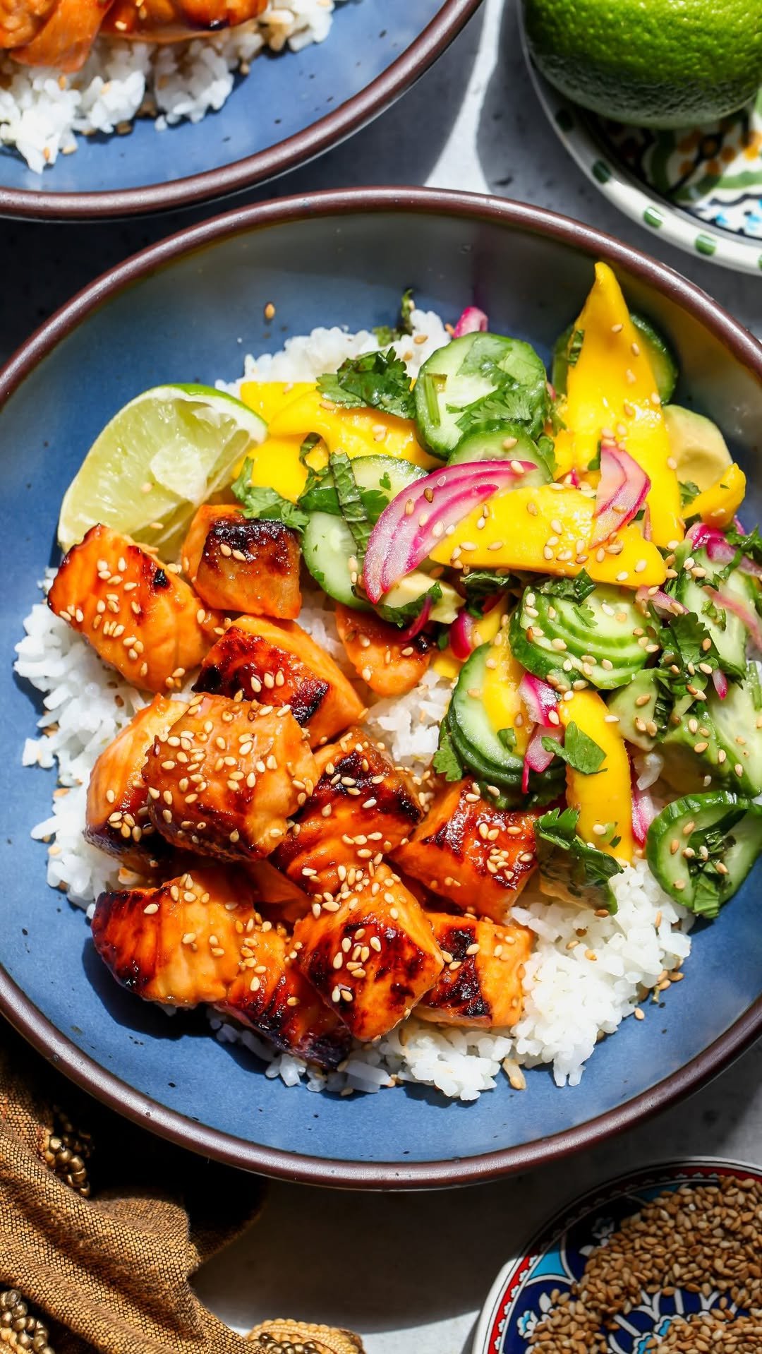 dishingouthealth 게시물 이미지: Hot Honey Salmon Bowls with Mango Salad and...