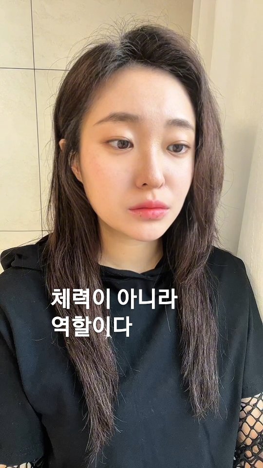 djuni_official 게시물 이미지: #여자DJ 가 더 빨리 지치는 건
체력 때문일까?

같은 무대에 서도
실력 외에 더...