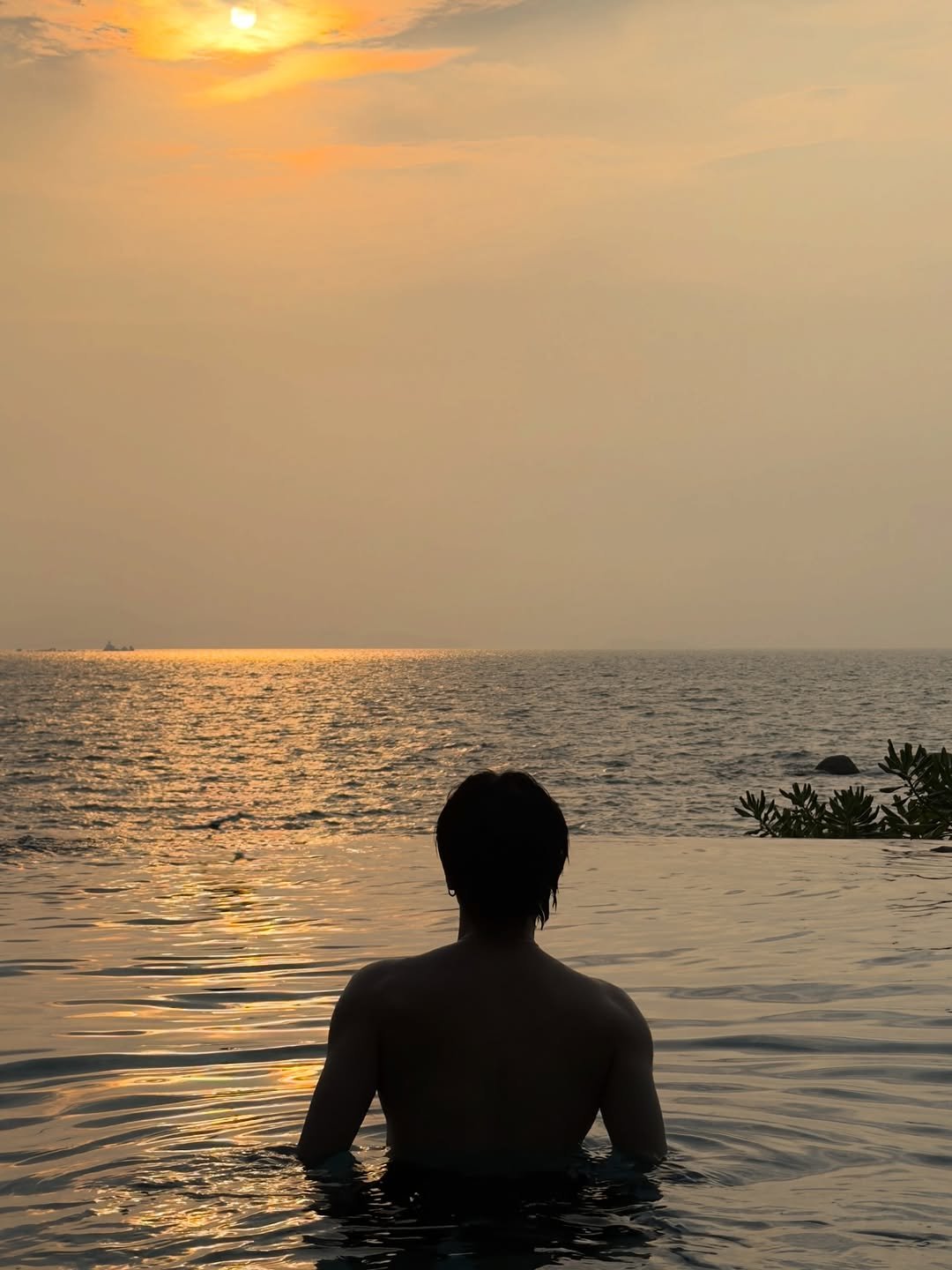 Photo by XIAOJUN on February 18, 2026. May be an image of swimming, pool, ocean, horizon, twilight and text.