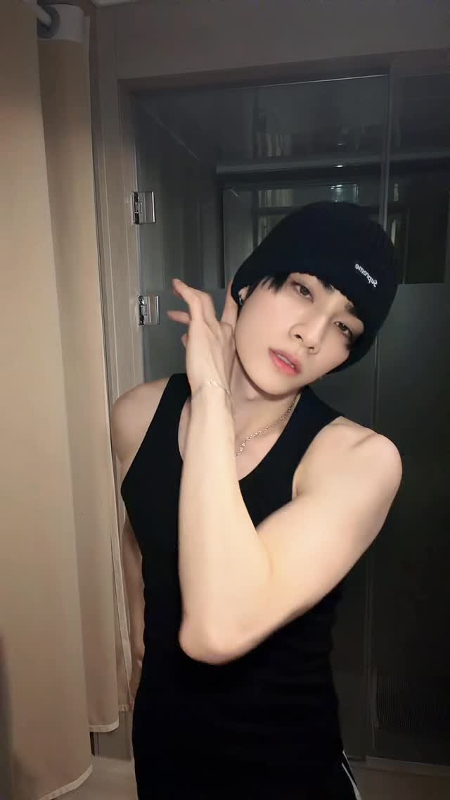 djxiao_888 게시물 이미지: 👄👄🫦