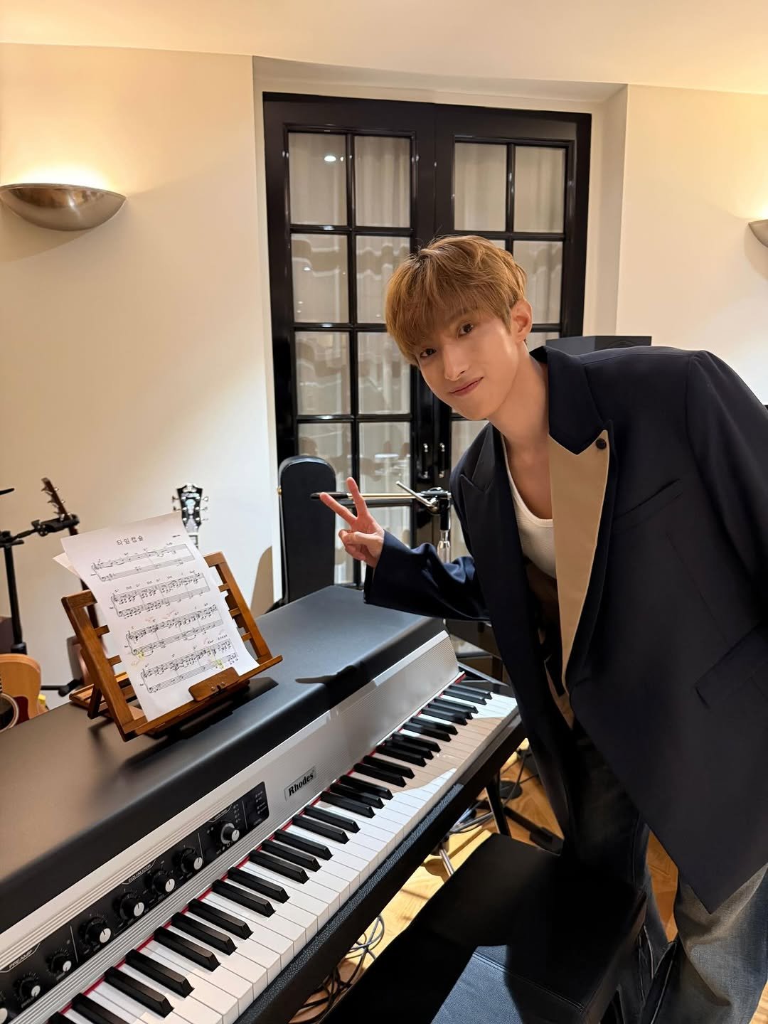 Photo by 도겸 on November 24, 2025. May be an image of piano and text.