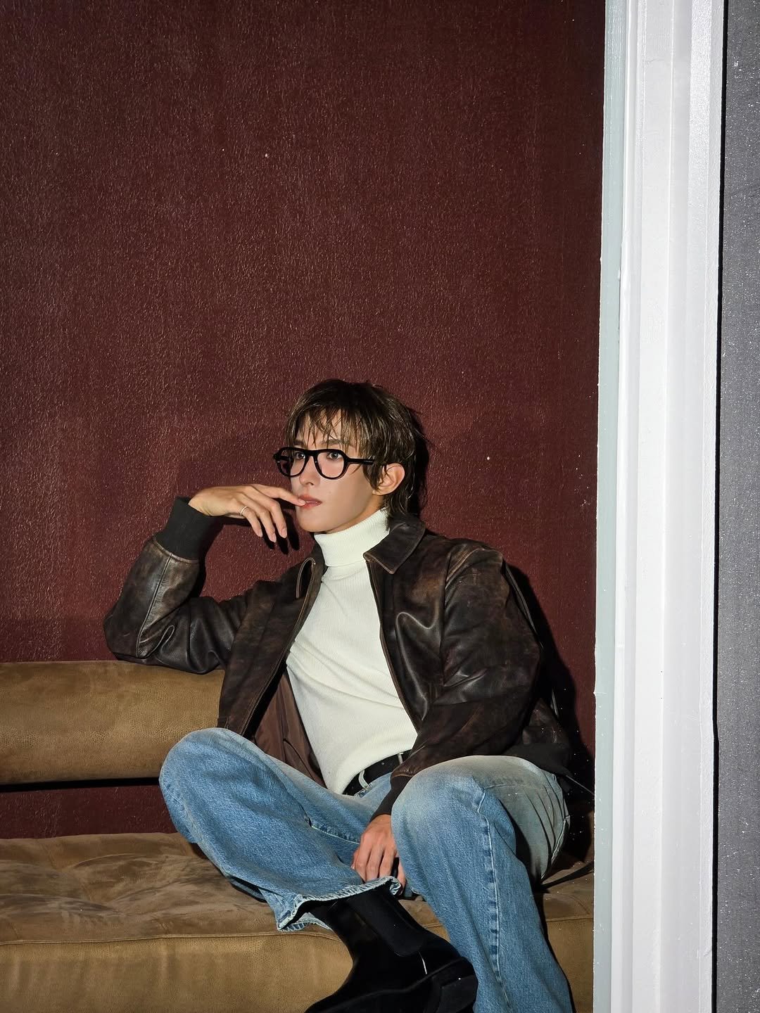 Photo by 도겸 on December 22, 2025. May be an image of leather, wingtip shoes, cigarette, turtleneck and text.