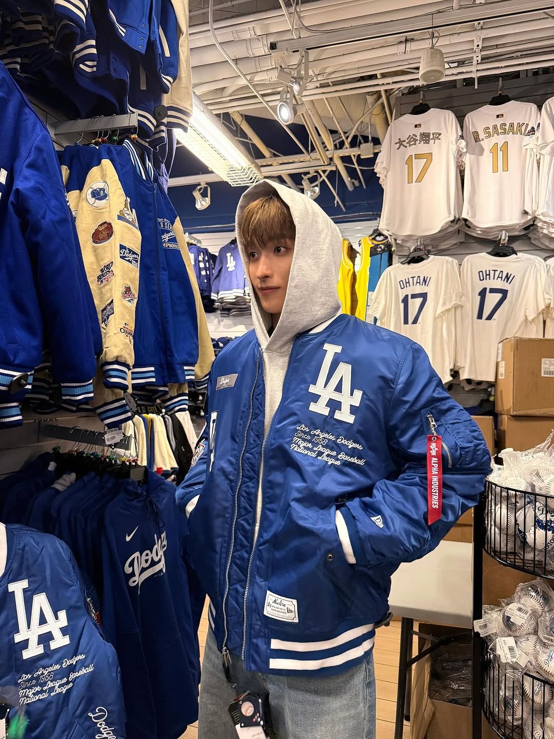 Photo by 도겸 on October 15, 2025. May be an image of baseball, jacket and sportswear.