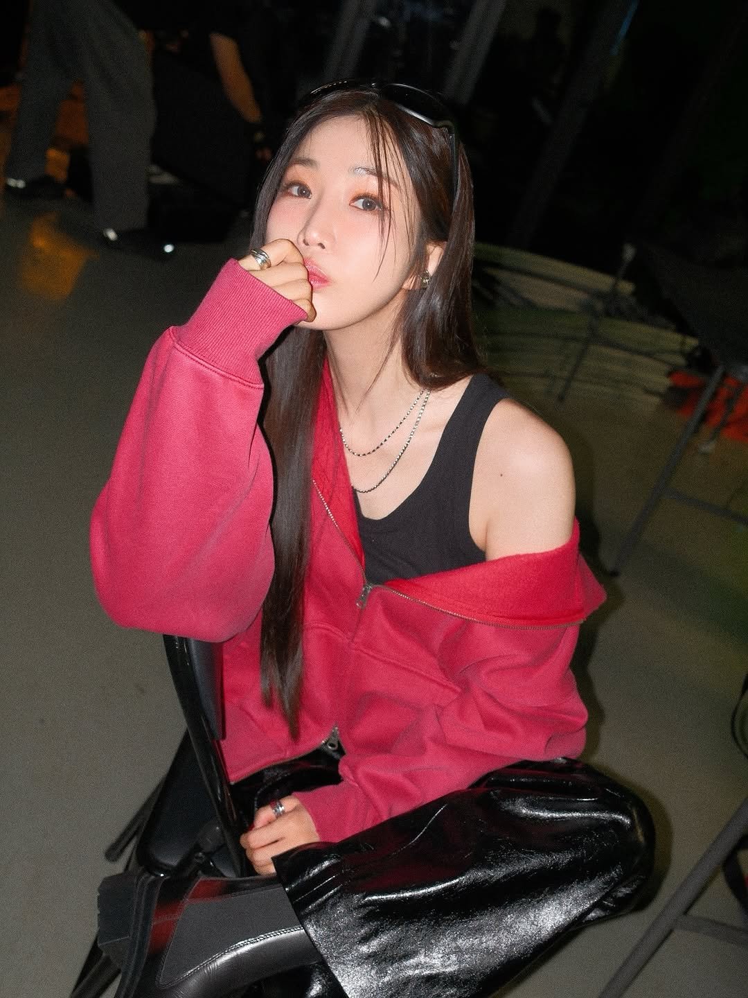 Photo by 이해리 on October 31, 2025. May be an image of one or more people, hair, fishnet stockings and text.