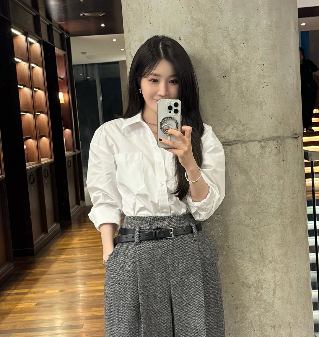 Photo by 이해리 on November 06, 2025. May be an image of belt, top and text.