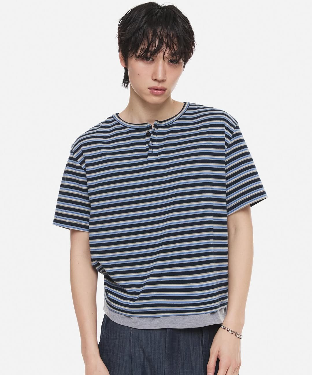 Photo by DNSR 디앤에스알 on April 13, 2026. May be an image of top, stripes and text.