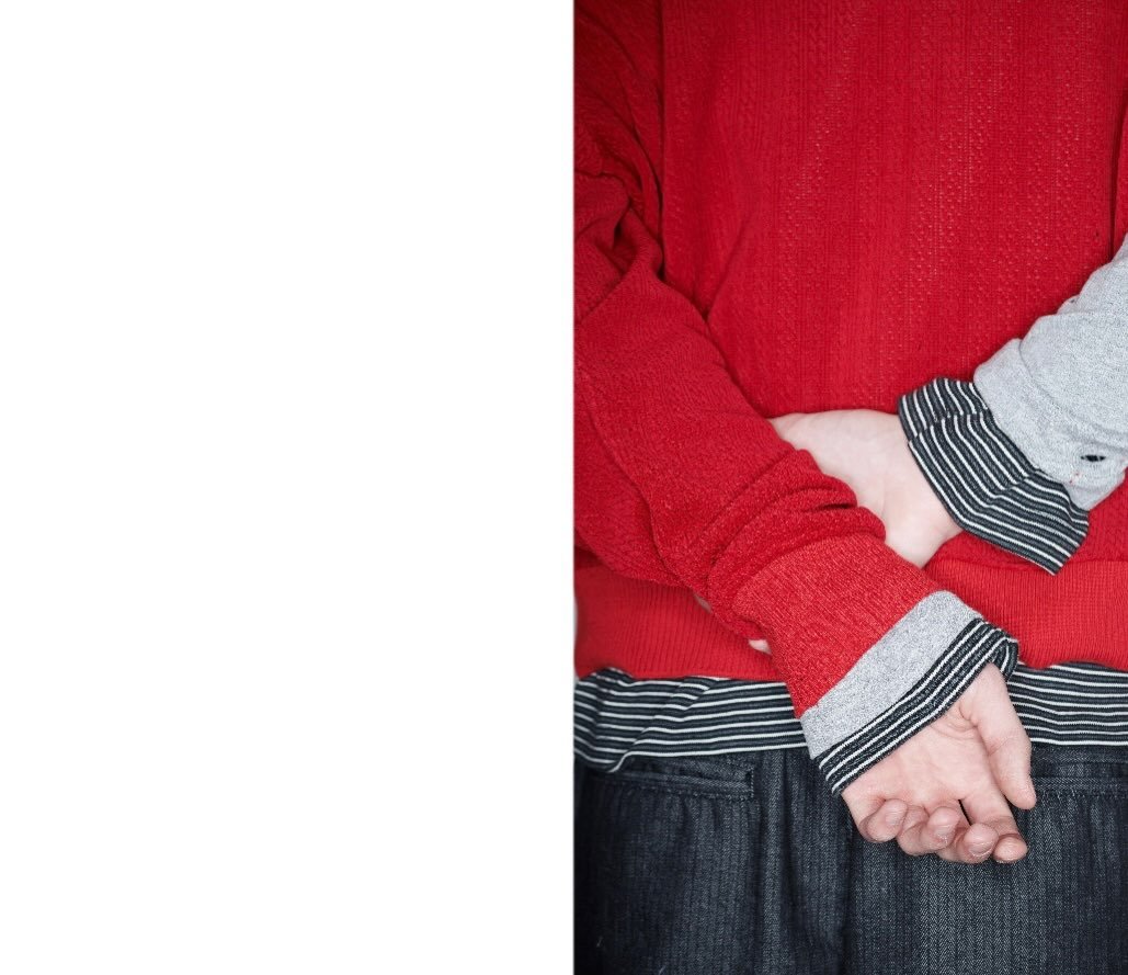 Photo by DNSR 디앤에스알 on February 16, 2026. May be an image of knit, sweater, cardigan and text.